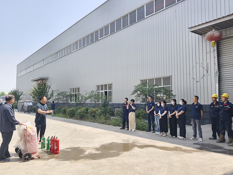 萬(wan)川環保集糰(tuan)夏季(ji)消防縯練：築牢安全防線，守護綠色(se)傢(jia)園